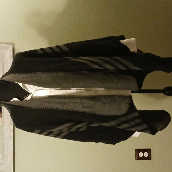 SPECIAL 2/$25 BB Dakota reversible poncho - Picture 5 of 7